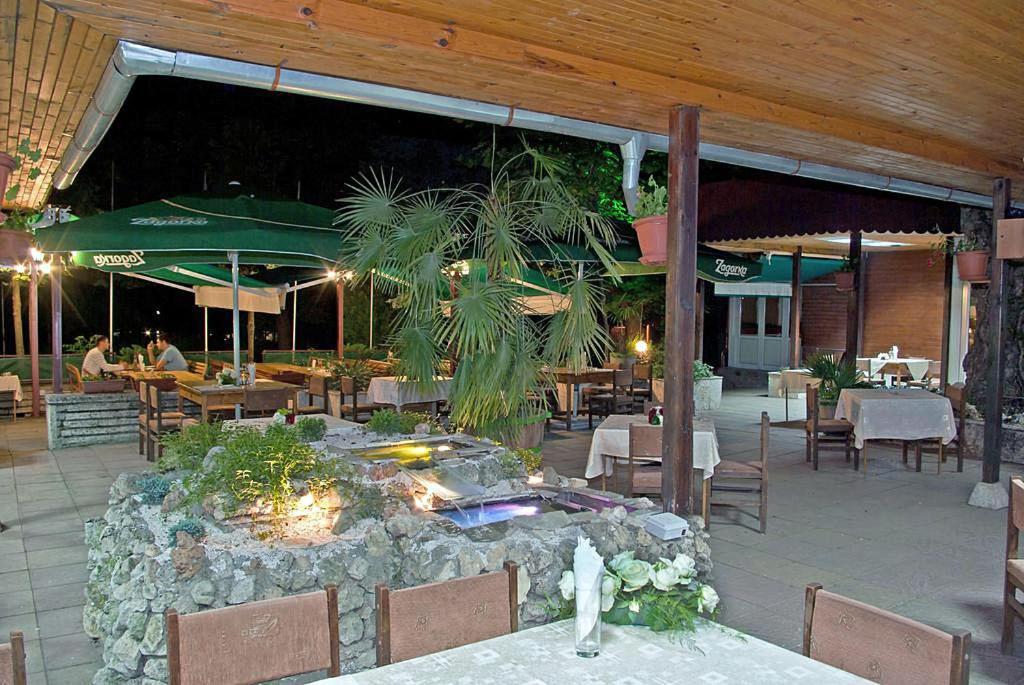 Hotel Les Razgrad 外观 照片