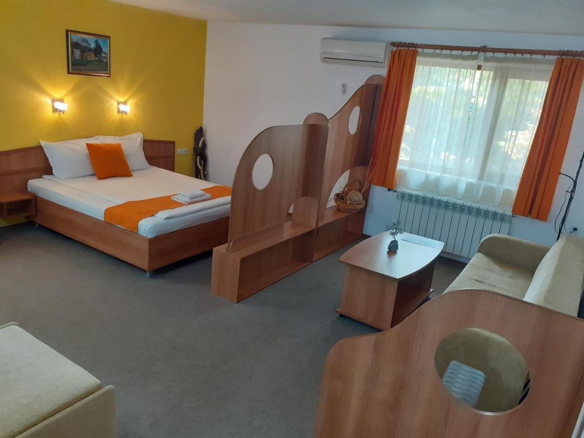 Hotel Les Razgrad 外观 照片