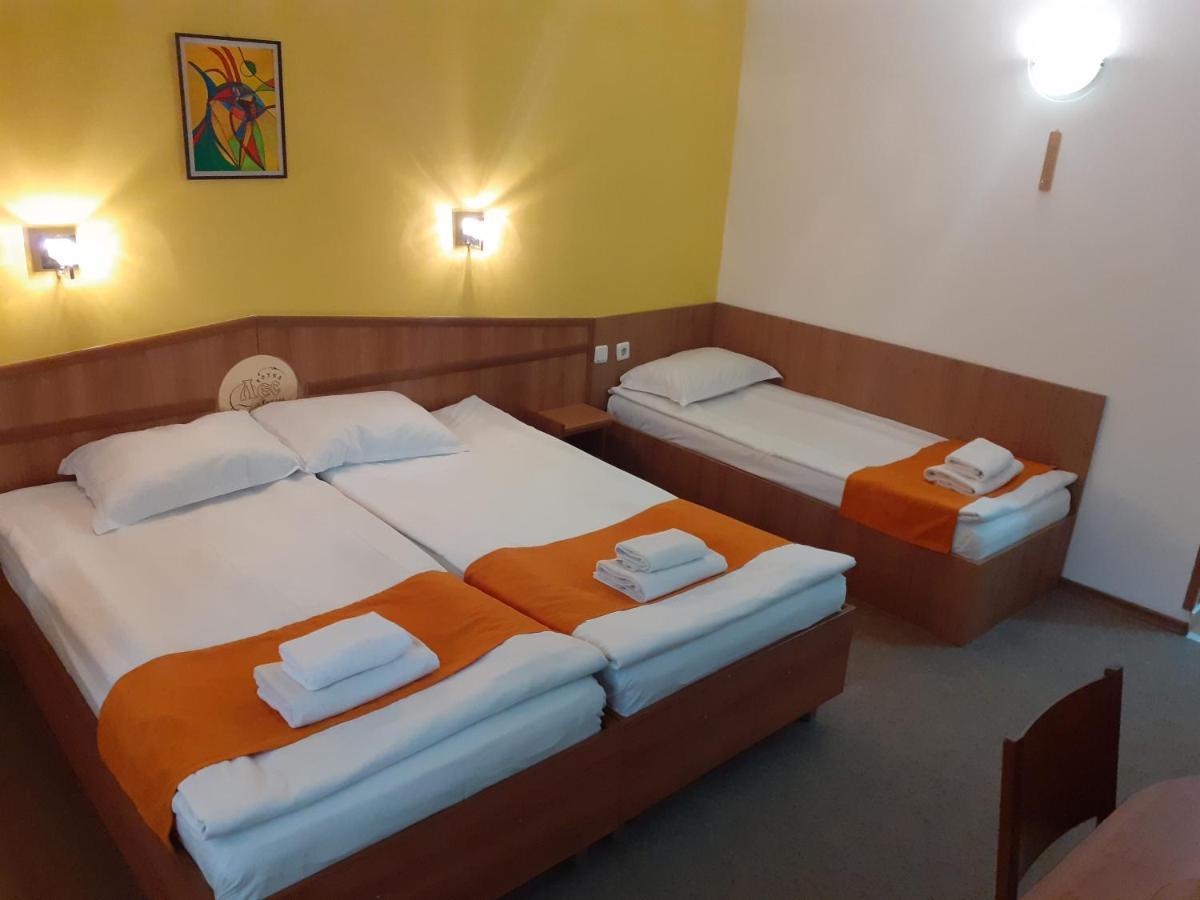 Hotel Les Razgrad 外观 照片