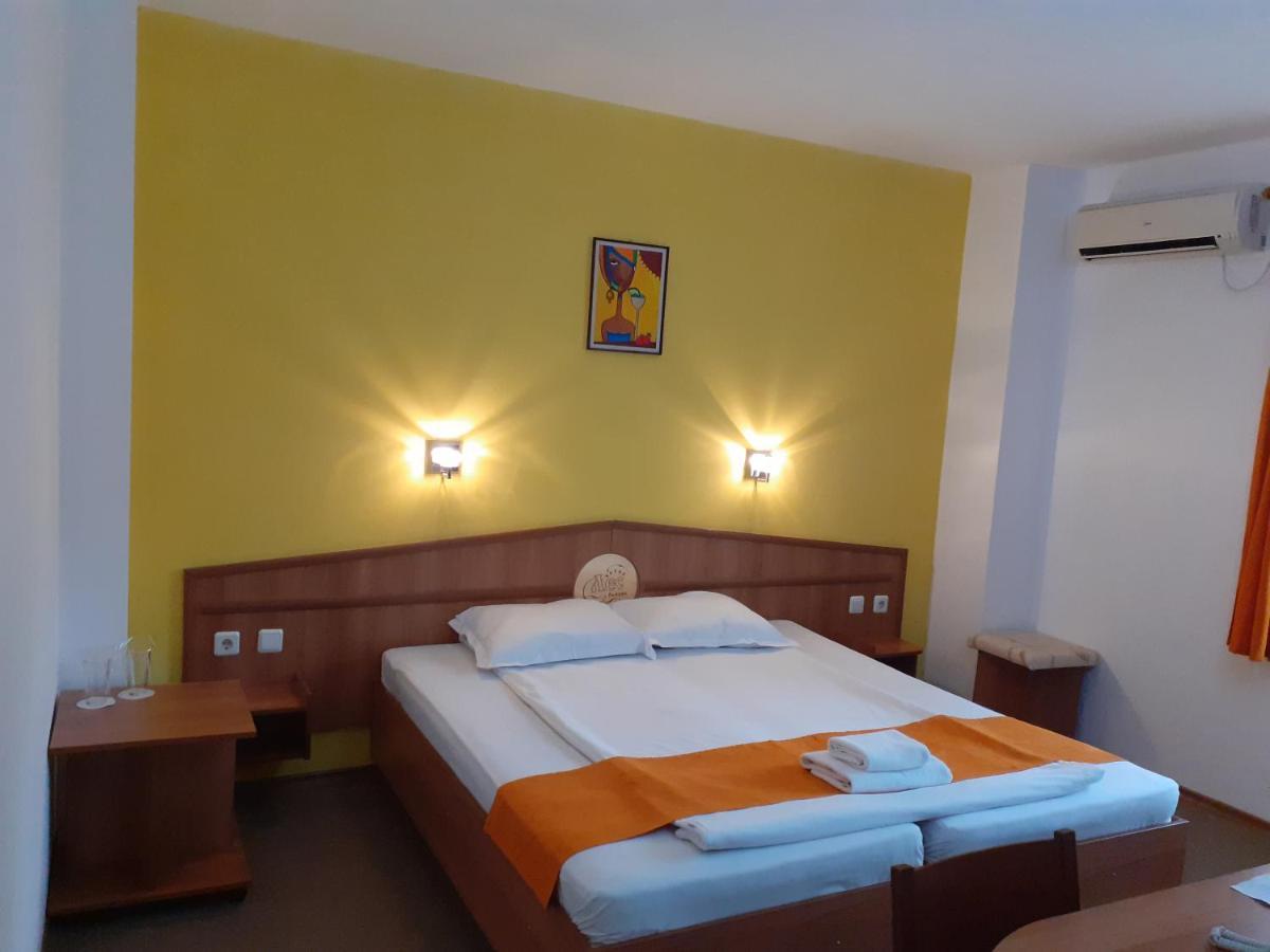 Hotel Les Razgrad 外观 照片