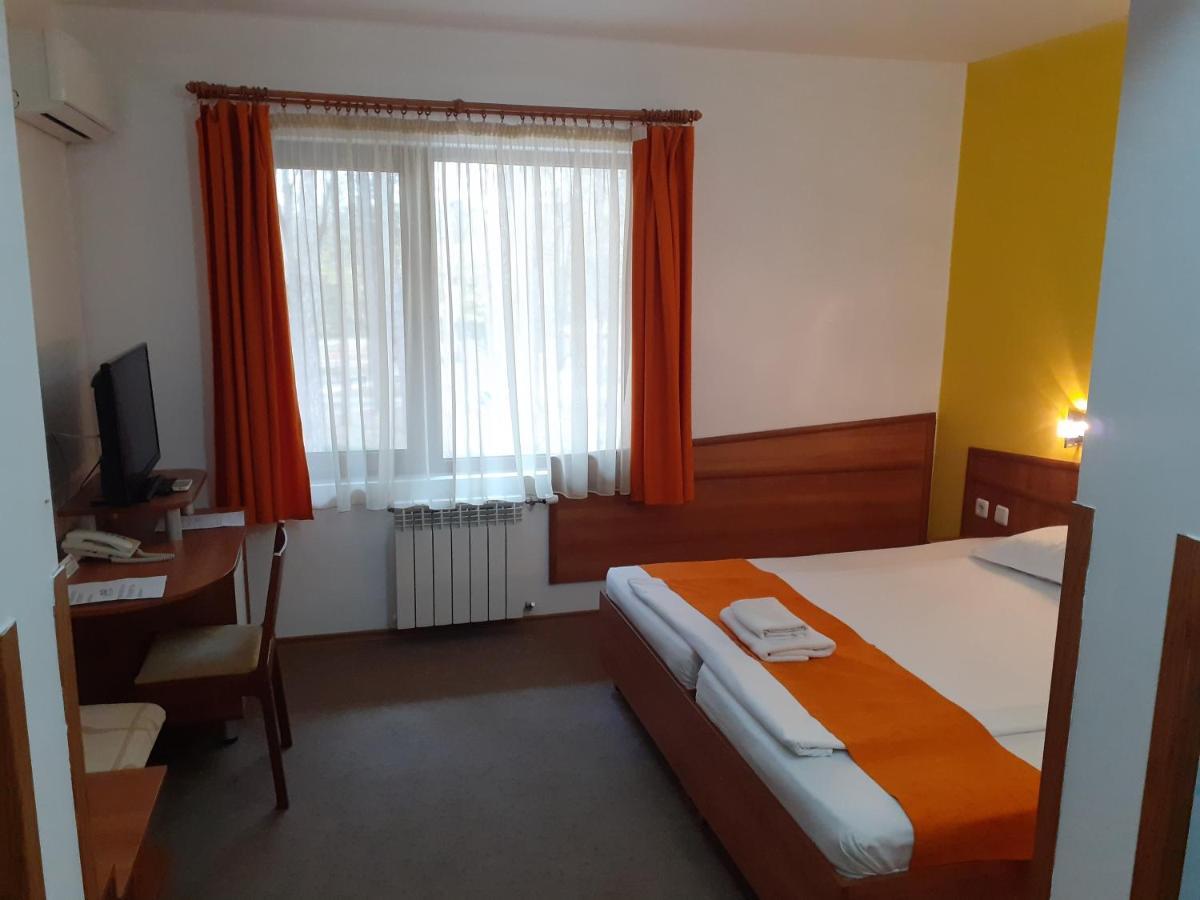 Hotel Les Razgrad 外观 照片