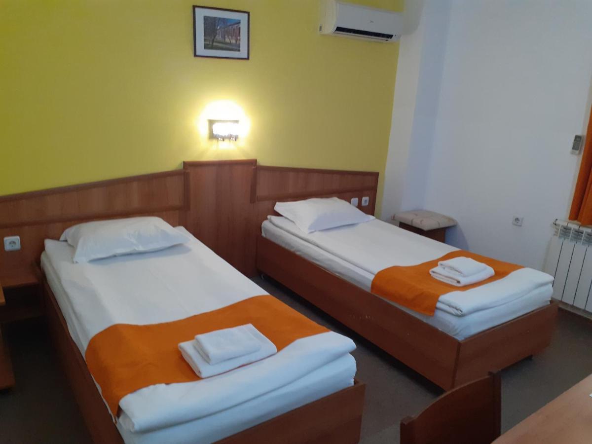 Hotel Les Razgrad 外观 照片