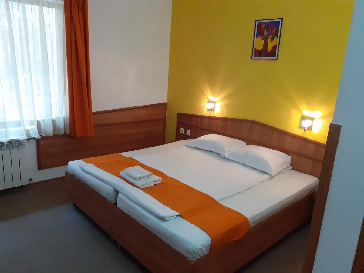 Hotel Les Razgrad 外观 照片