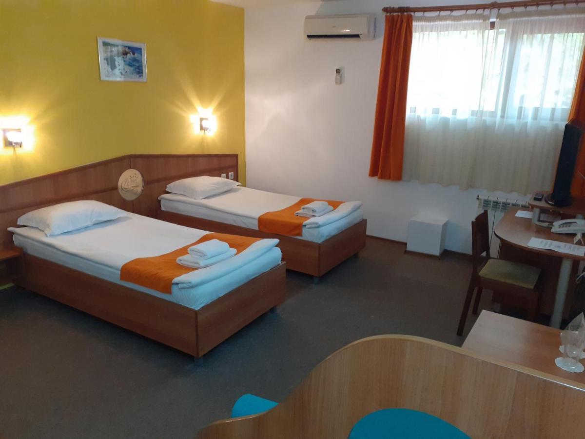 Hotel Les Razgrad 外观 照片