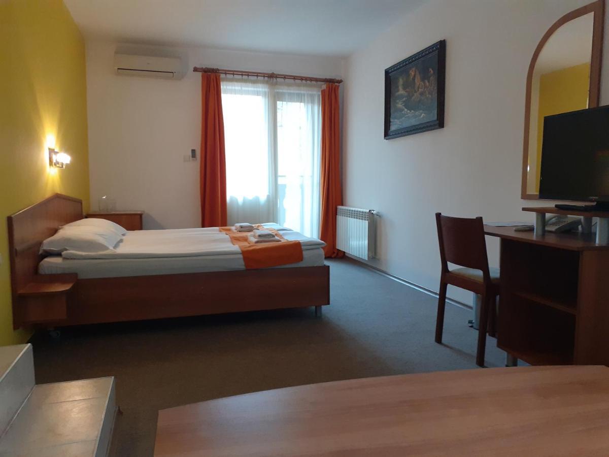 Hotel Les Razgrad 外观 照片