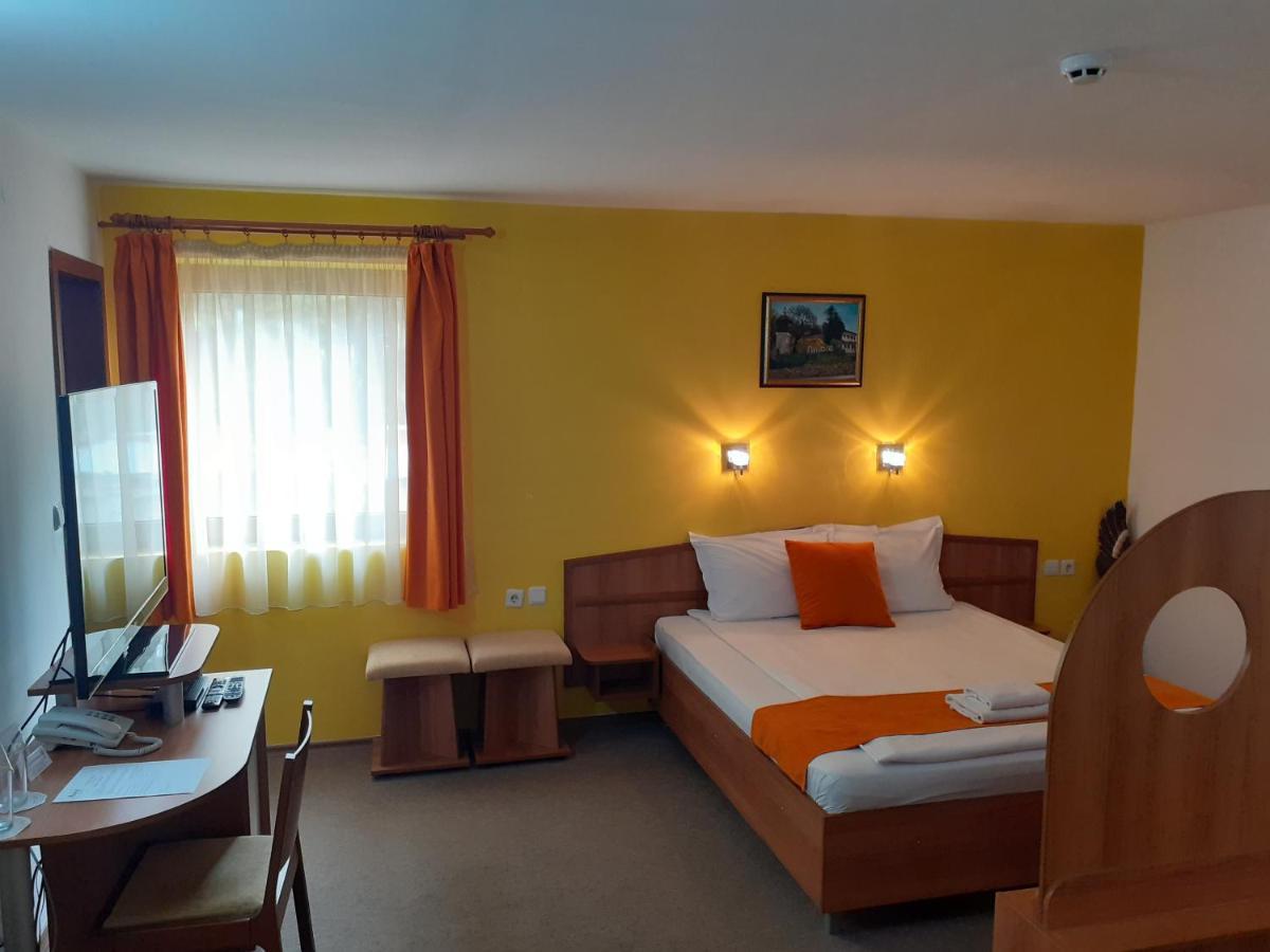 Hotel Les Razgrad 外观 照片