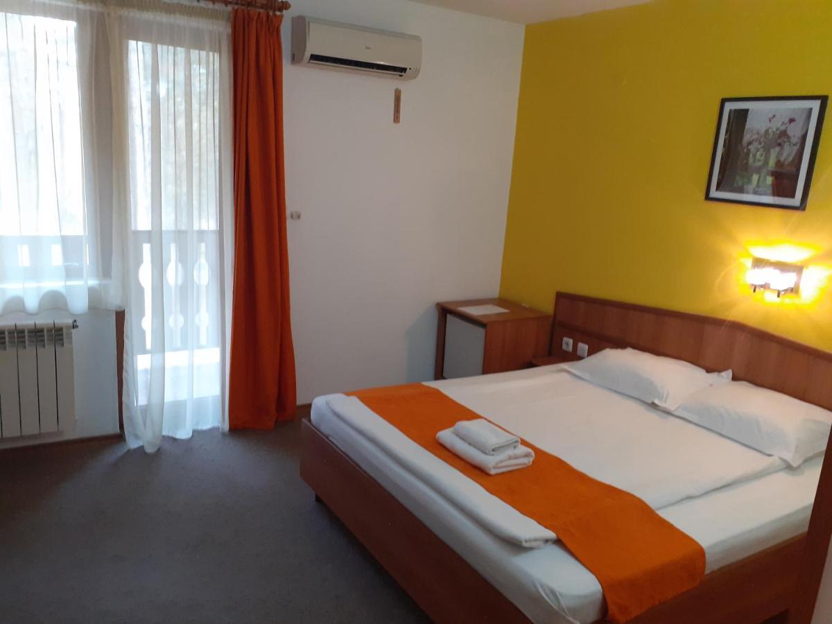 Hotel Les Razgrad 外观 照片